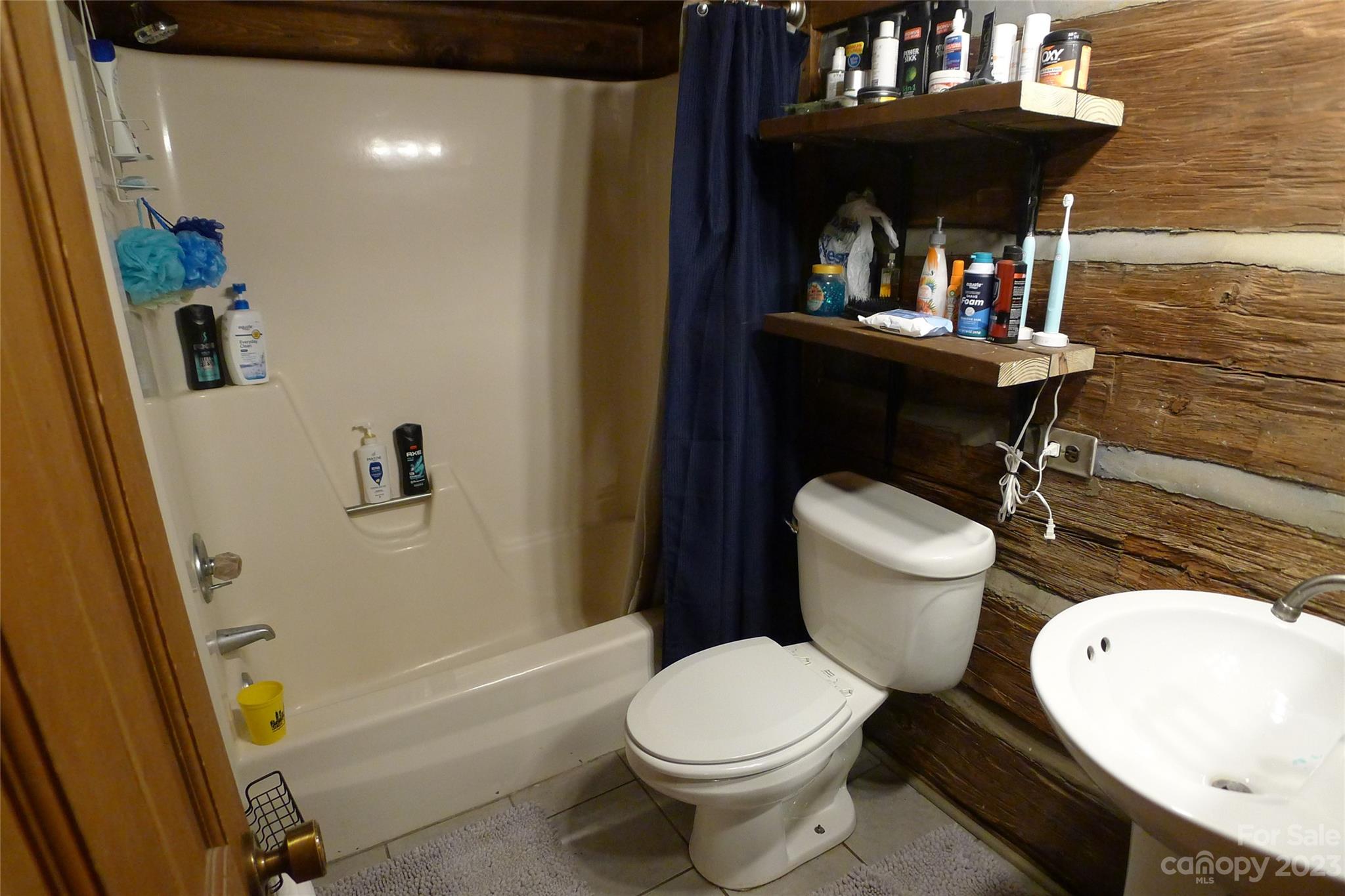 334 Ridgeview Drive Mocksville, NC 27028 - Photo 9 of 21 a bathroom with a toilet a sink and bathtub