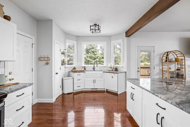 $389,900 | 7772 West Shadow Creek Way, Greenfield, IN 46140