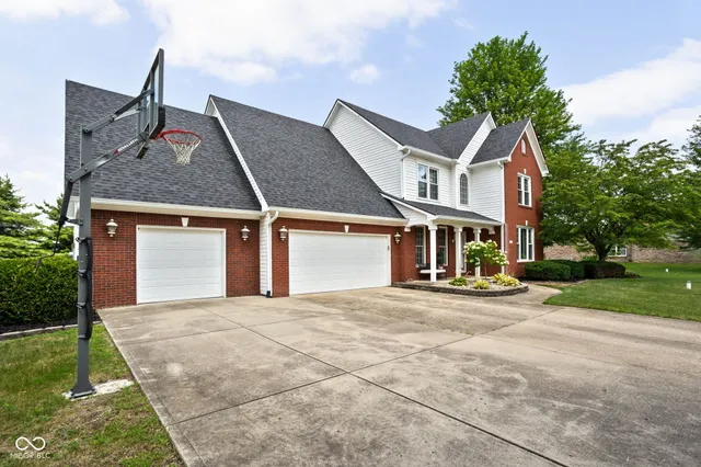 $389,900 | 7772 West Shadow Creek Way, Greenfield, IN 46140