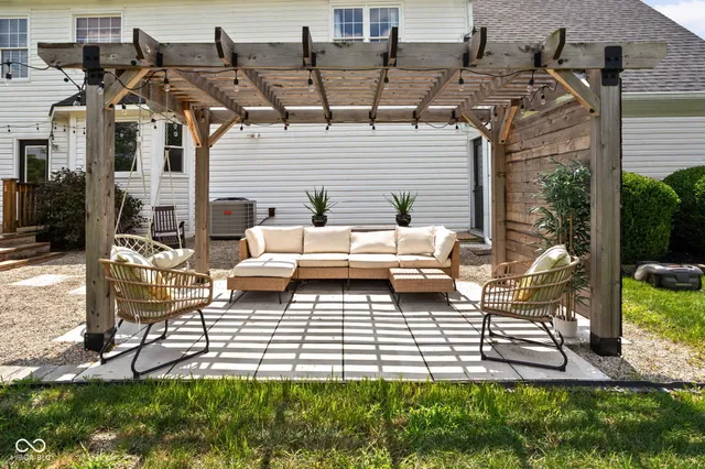 $389,900 | 7772 West Shadow Creek Way, Greenfield, IN 46140