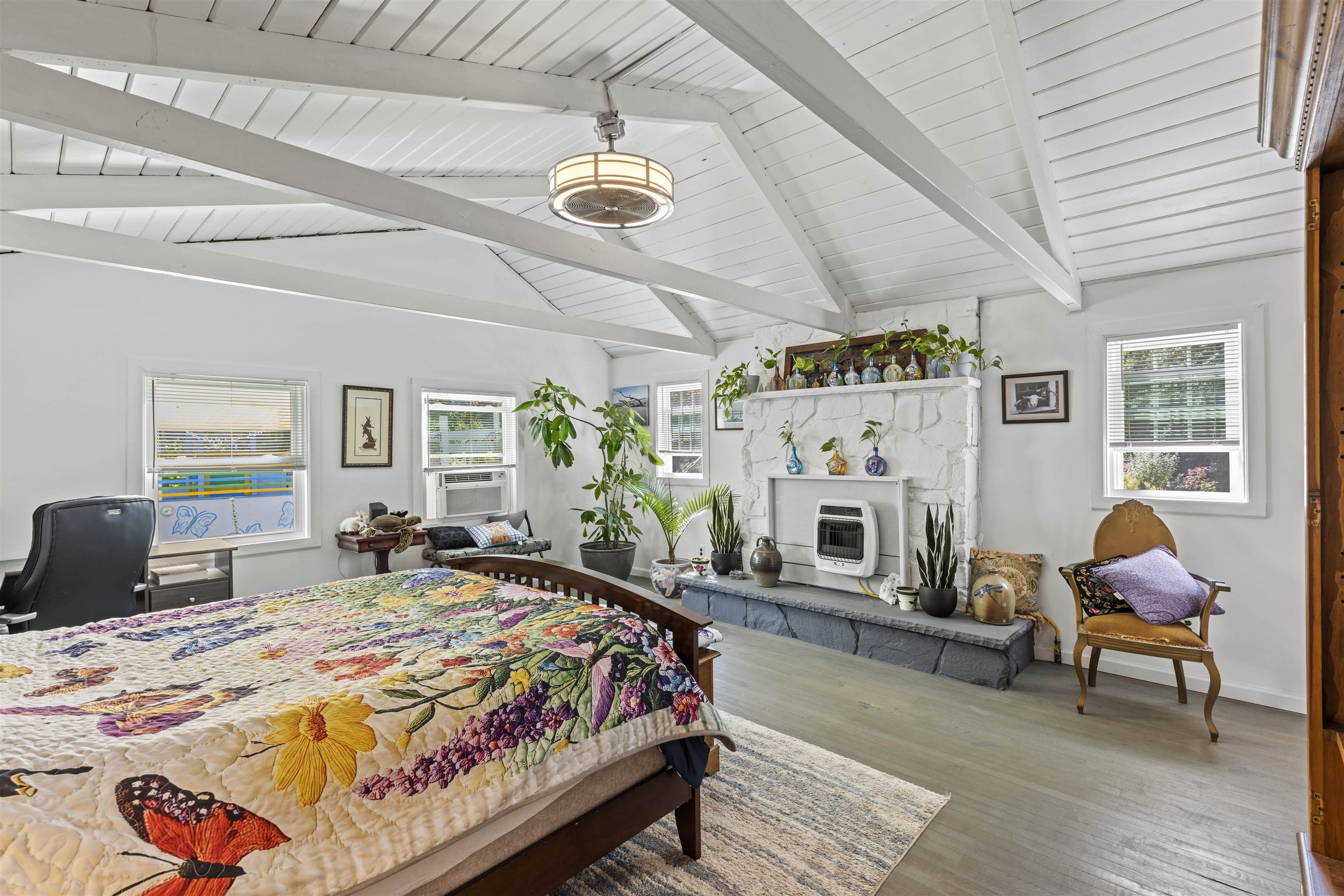 35 Bay Shore Road Cape May, NJ 08204 - Photo 15 of 45 a bed room with a bed and a chair