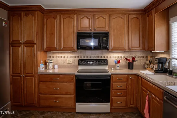 $316,000 | 300 Pinecrest Drive, Greeneville, TN 37743