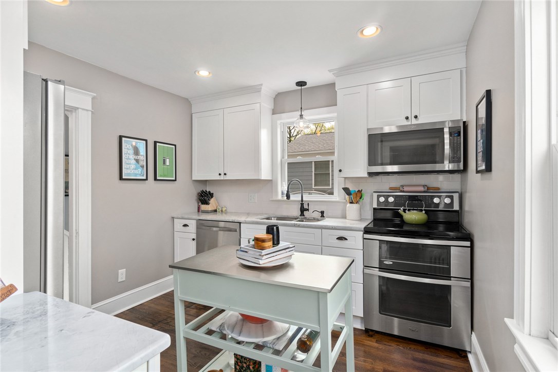 41 Mayfair Road Warwick, RI 02888 - Photo 4 of 28 Gallery Image 4