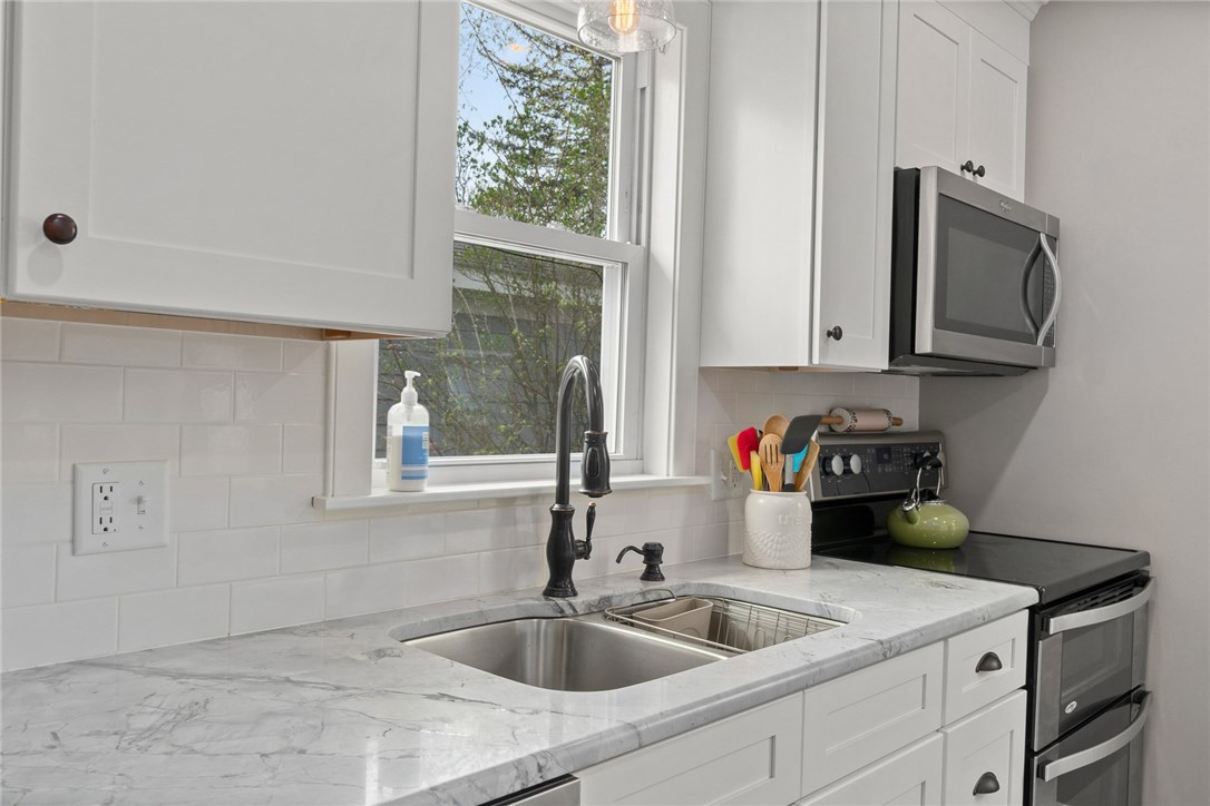 41 Mayfair Road Warwick, RI 02888 - Photo 6 of 28 Gallery Image 6