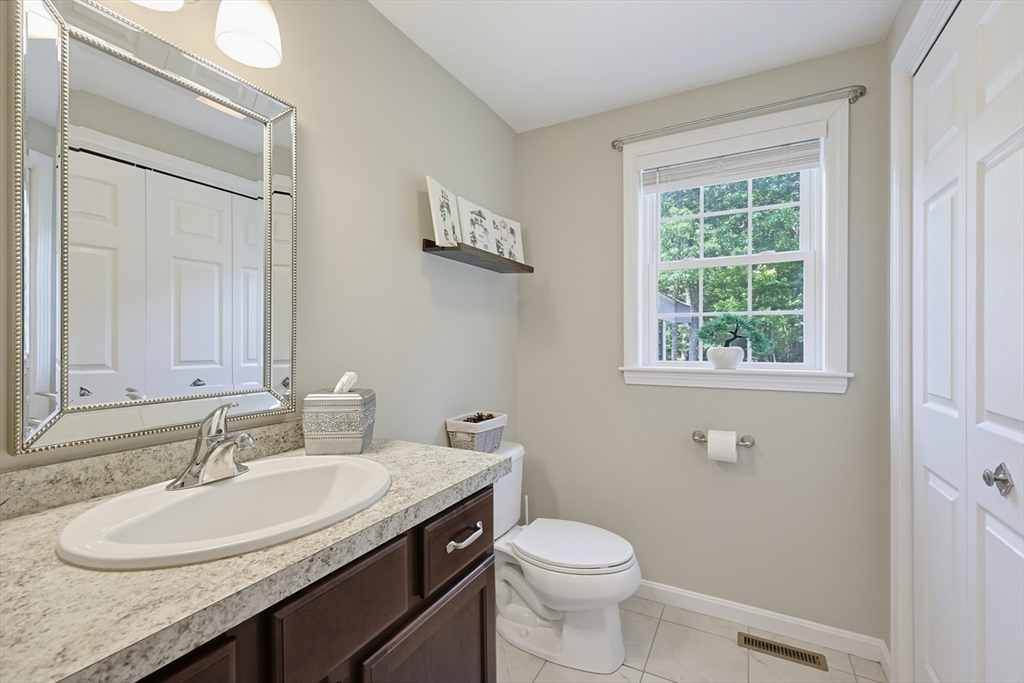 5 County Street Berkley, MA 02779 - Photo 18 of 40