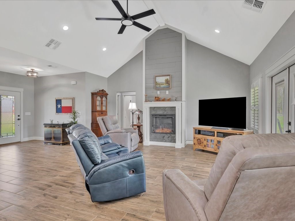 1105 C C Road Diboll, TX 75941 - Photo 14 of 40 a living room with furniture and a flat screen tv