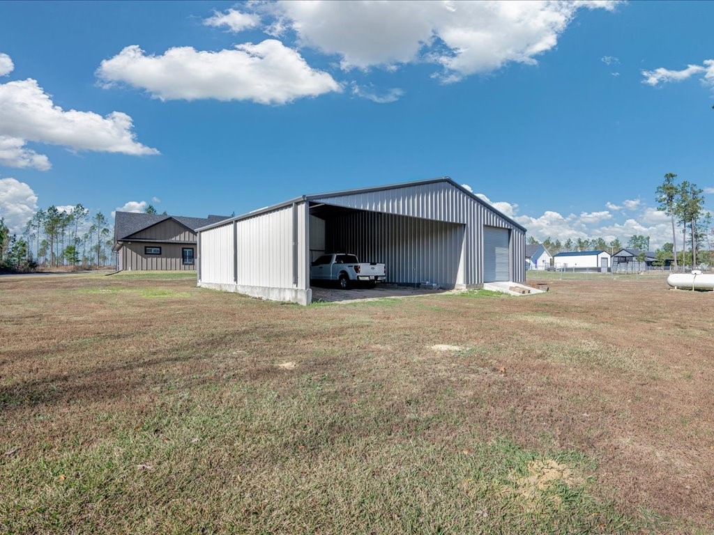 1105 C C Road Diboll, TX 75941 - Photo 38 of 40 a view of a house with backyard and a kitchen