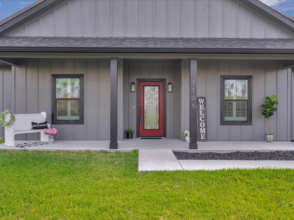 1105 C C Road Diboll, TX 75941 - Photo 4 of 40 a front view of a house with garden