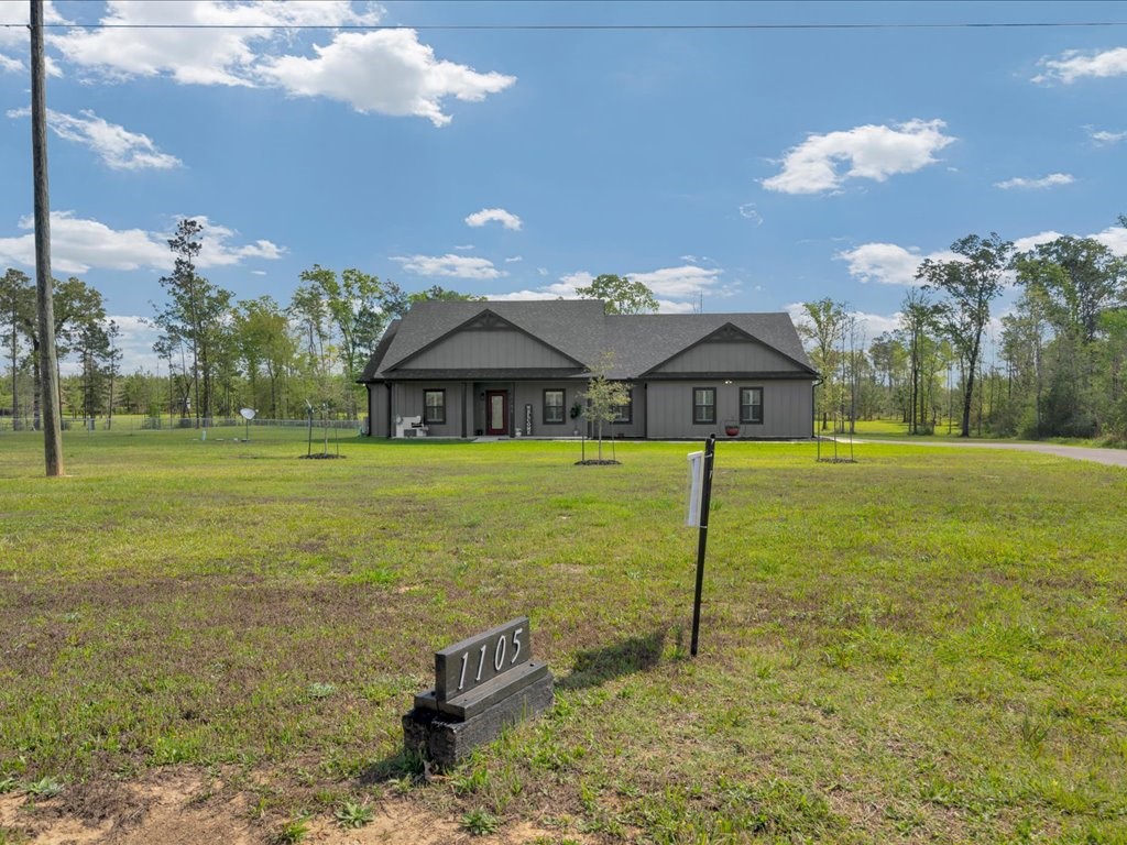 1105 C C Road Diboll, TX 75941 - Photo 7 of 40 a swimming pool view with a seating space