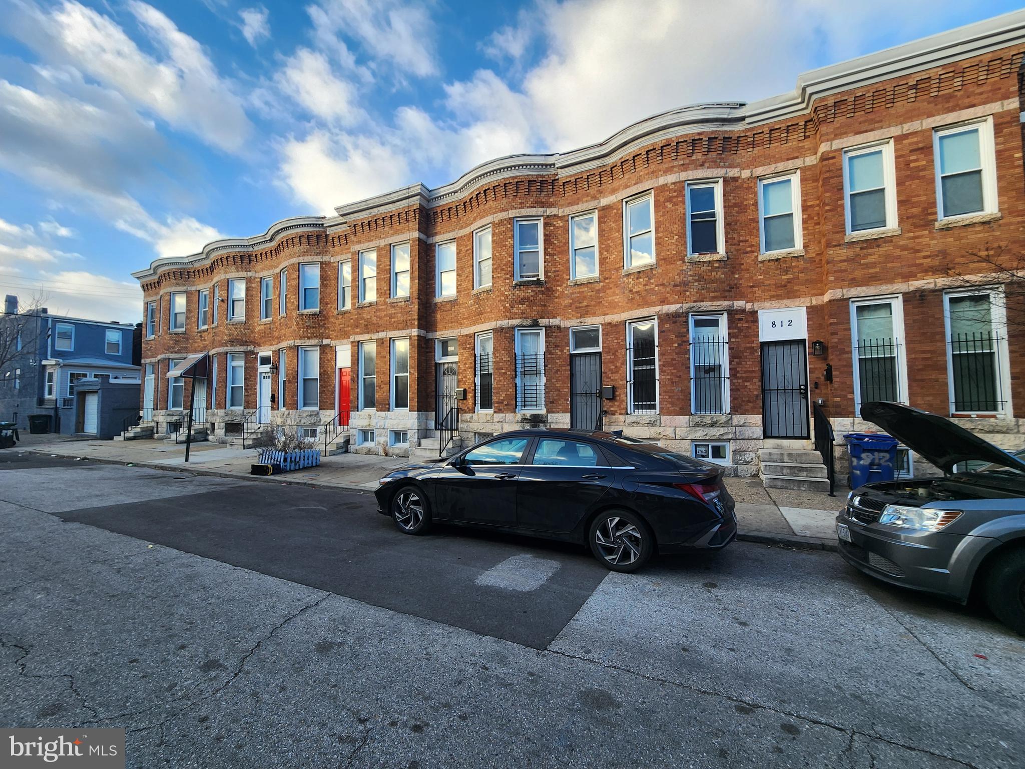 810 Appleton Street Baltimore, MD 21217 - Photo 2 of 27 a couple of cars parked in front of a building