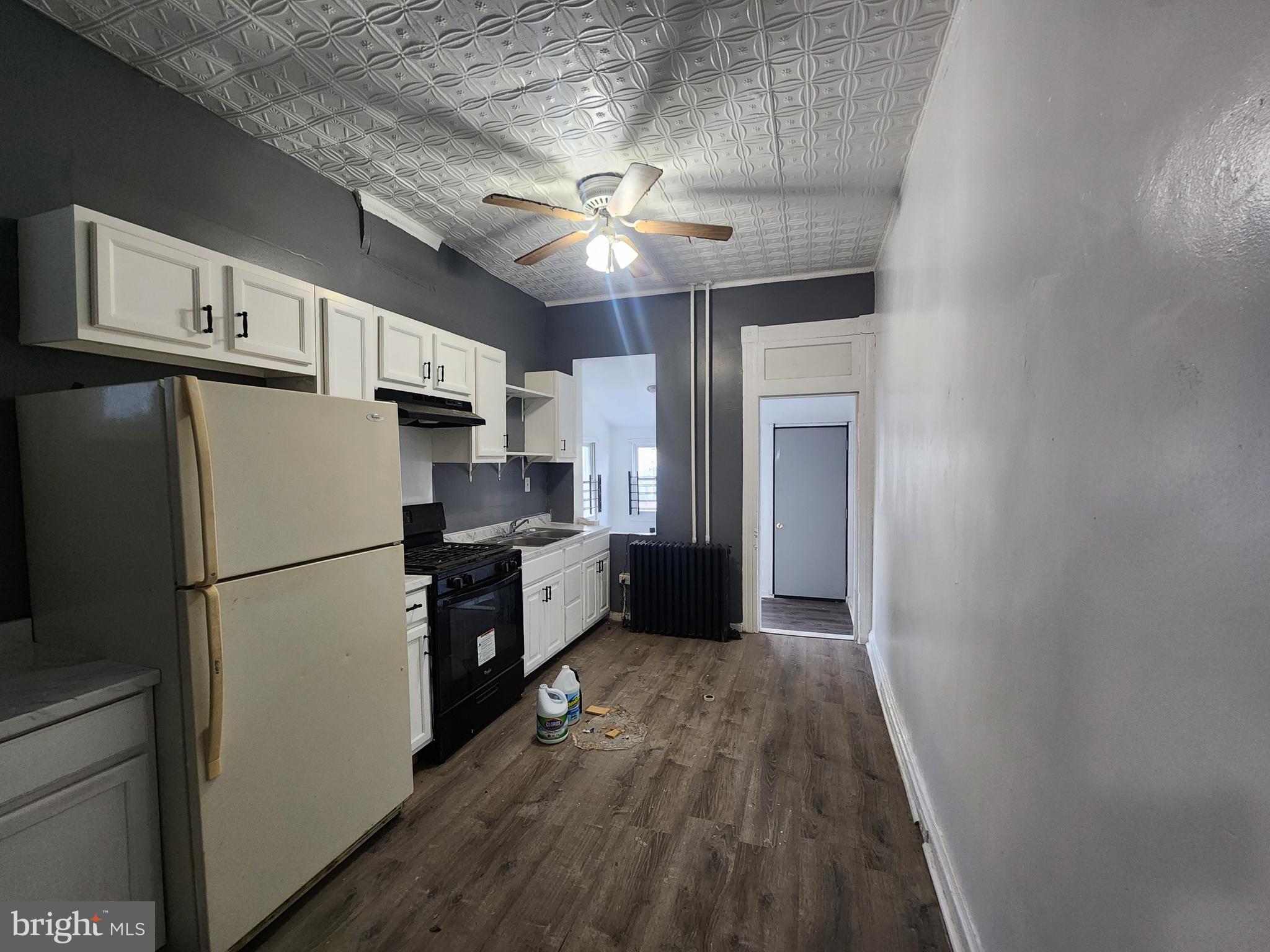 810 Appleton Street Baltimore, MD 21217 - Photo 7 of 27 a kitchen with refrigerator a sink and dishwasher
