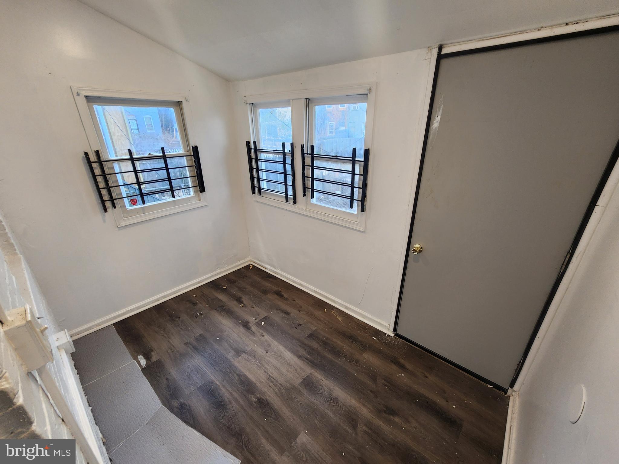 810 Appleton Street Baltimore, MD 21217 - Photo 8 of 27 an empty room with windows