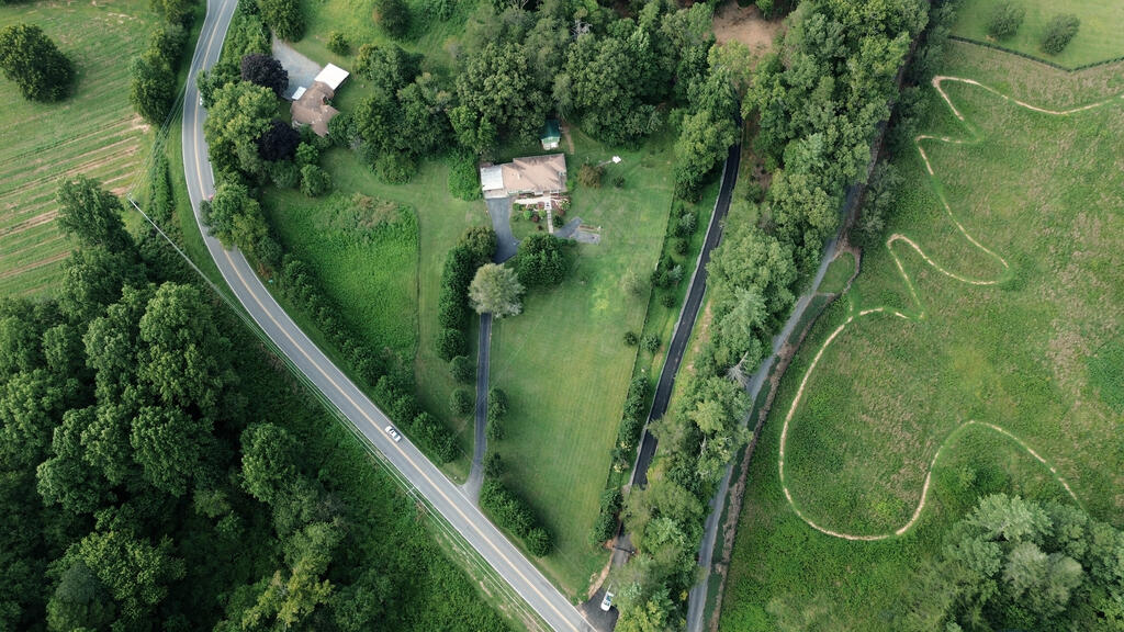 1211 Scenic Drive Blue Ridge, GA 30513 - Photo 4 of 21 Gallery Image 4