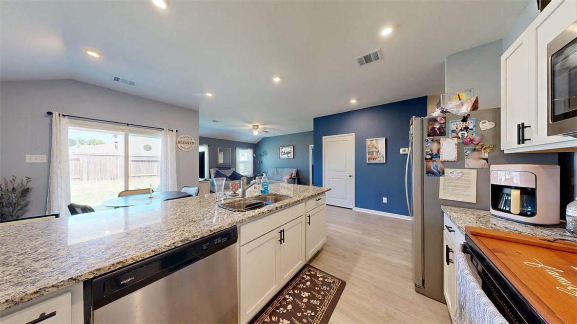 6021 Toby Bend Bryan, TX 77807 - Photo 4 of 27