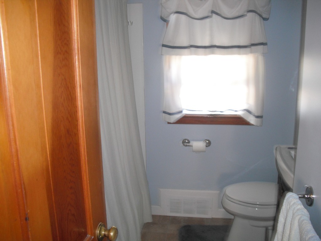 854 Grayson Drive Springfield, MA 01119 - Photo 13 of 22