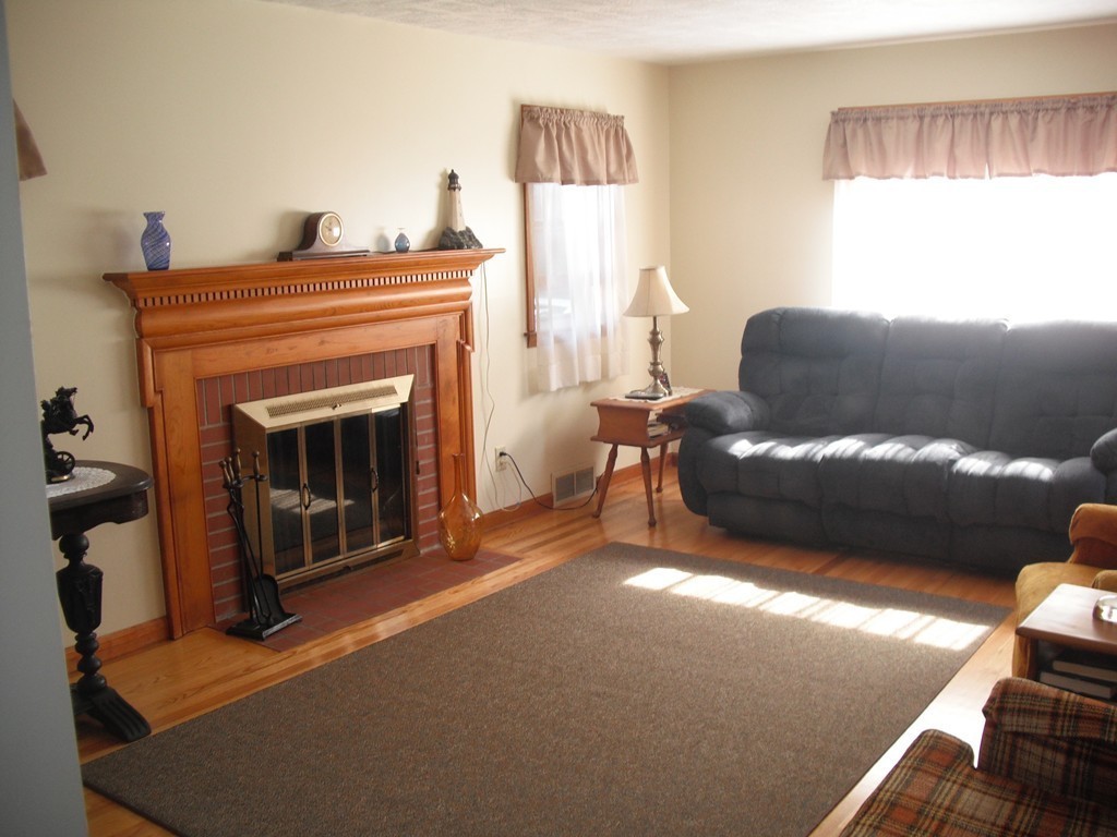 854 Grayson Drive Springfield, MA 01119 - Photo 6 of 22