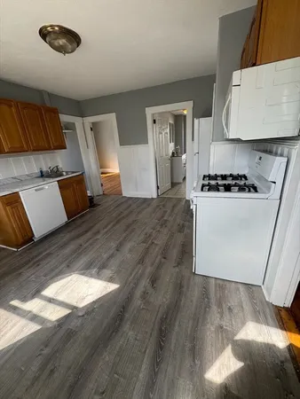 $2,500 | 20 Beulah Street, Unit 1, Whitman, MA 02382