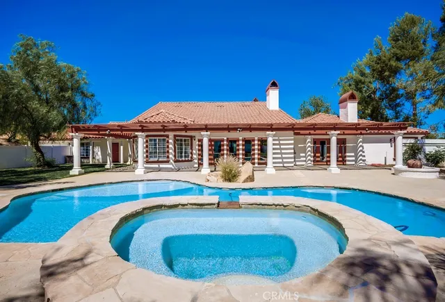 a house with swimming pool in front of it