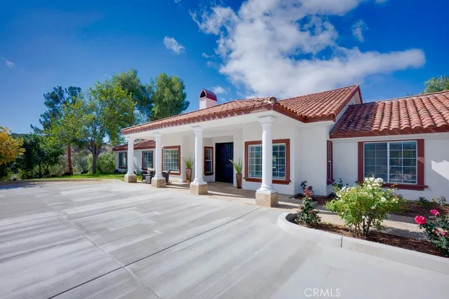 a front view of a house with yard