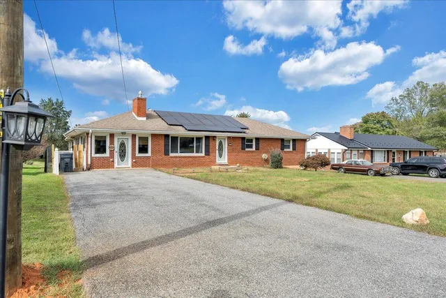 $299,900 | 1102 Maiden Lane, Bedford, VA 24523