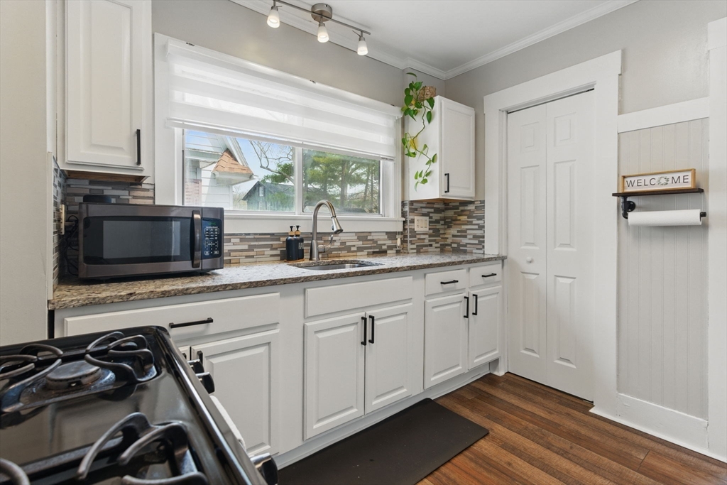 27 Newhall Street Springfield, MA 01109 - Photo 12 of 27 Gallery Image 12