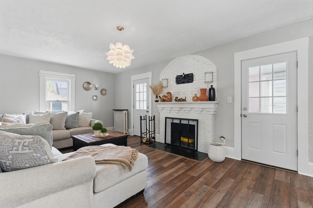27 Newhall Street Springfield, MA 01109 - Photo 8 of 27 Gallery Image 8