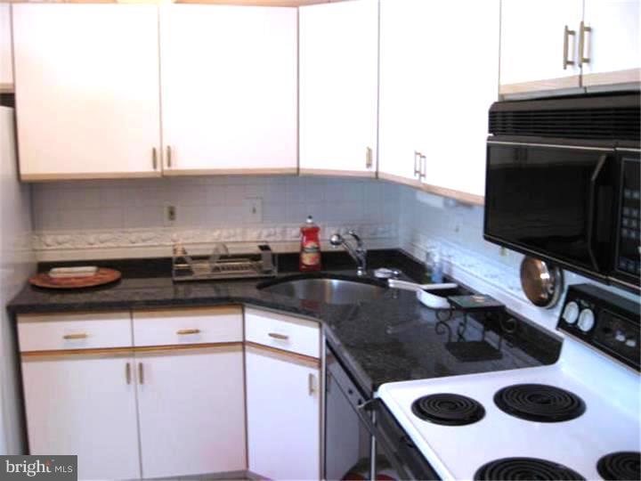 39 Eraser Road Moorestown, NJ 08057 - Photo 3 of 14 Kitchen