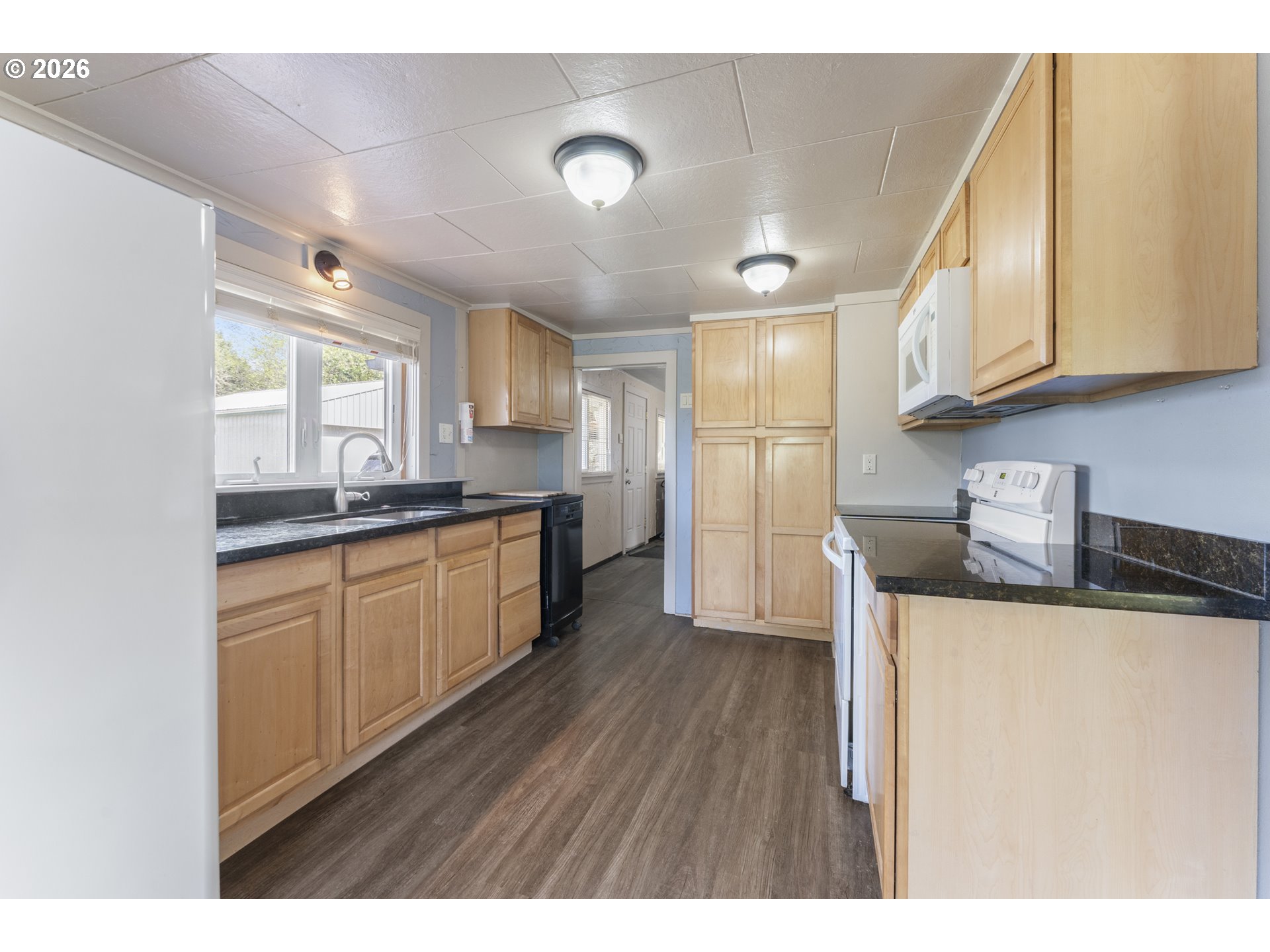 65851 North Bay Road North Bend, OR 97459 - Photo 18 of 26 Kitchen