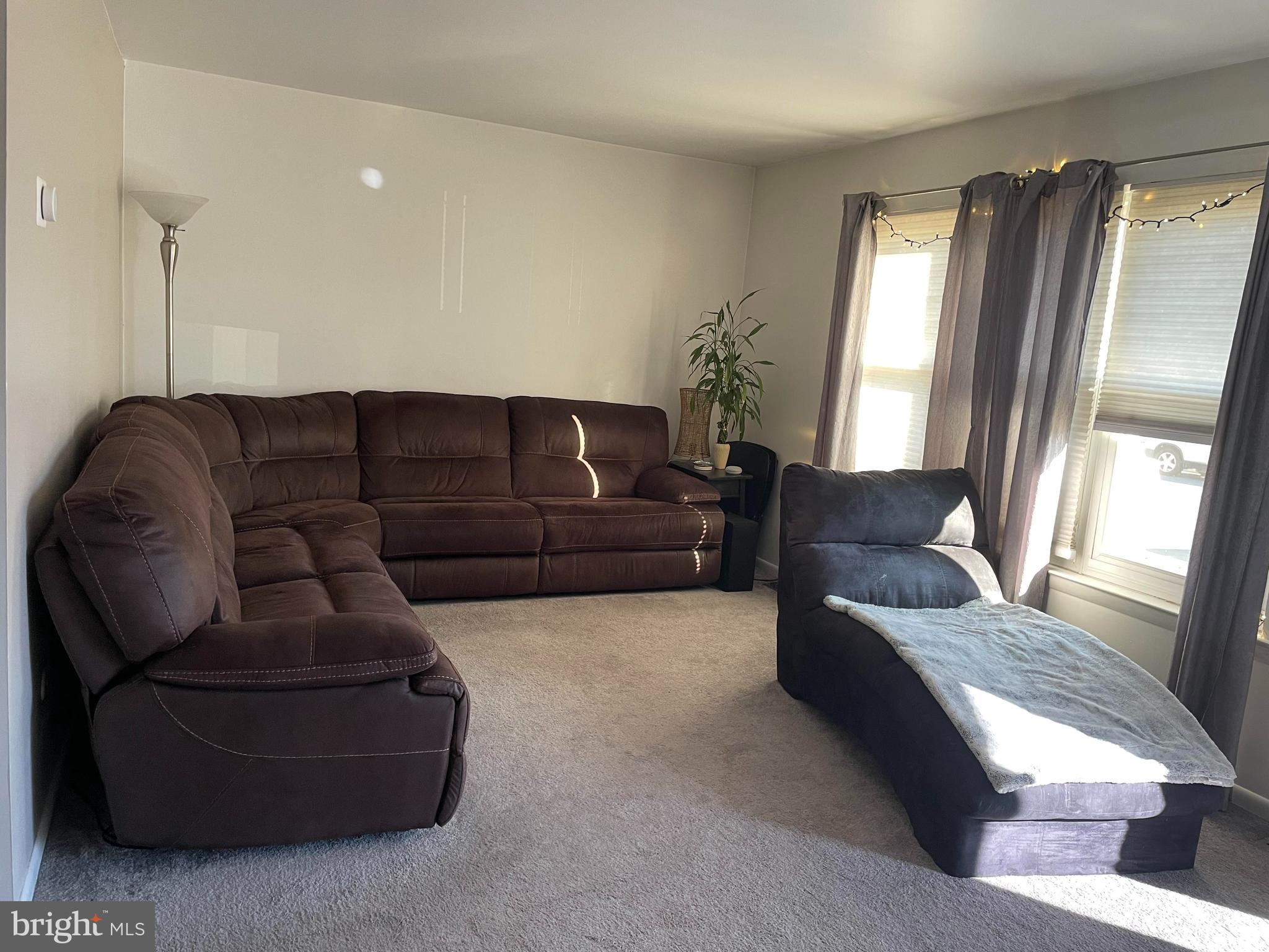 1964 East Oak Road, Unit L4 Vineland, NJ 08361 - Photo 3 of 38 Living Room