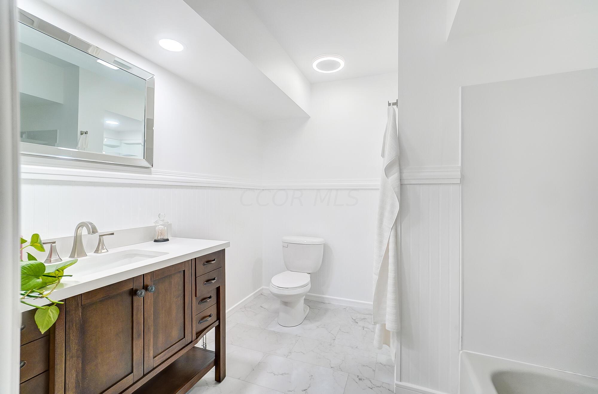 767 Salisbury Road Columbus, OH 43204 - Photo 28 of 44 Modern (2024) full bath