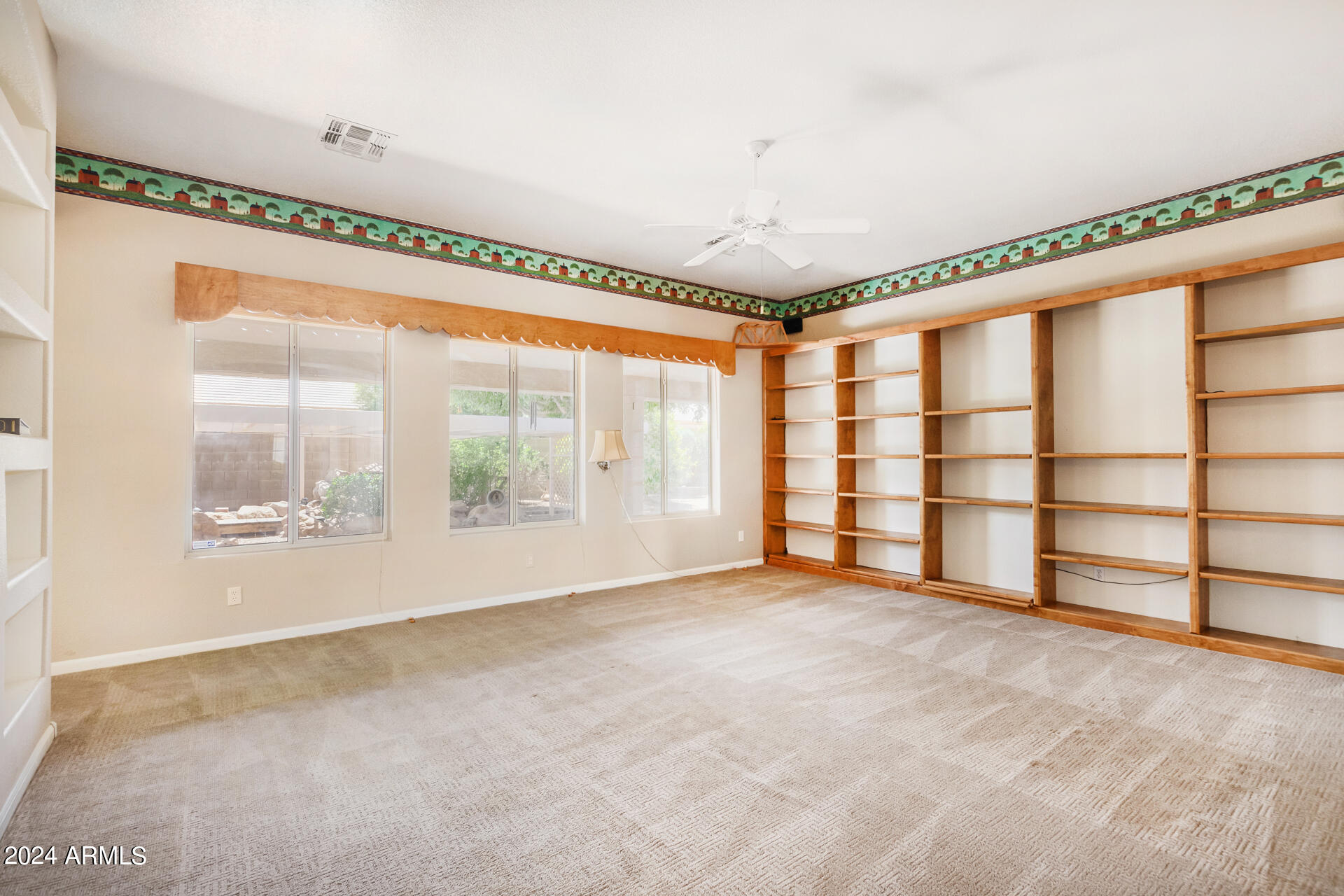125 East Smoke Tree Road Gilbert, AZ 85296 - Photo 6 of 33 living room