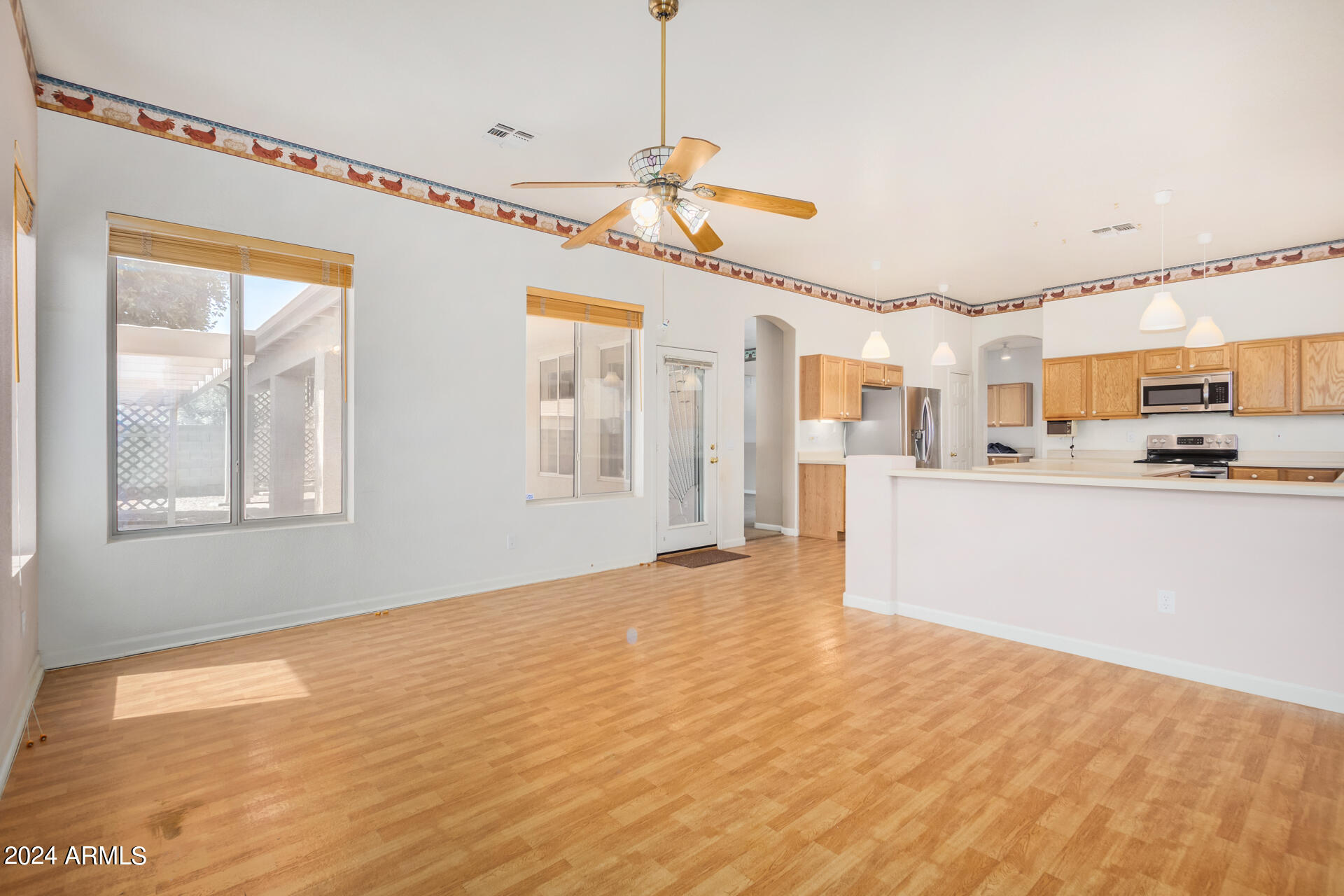 125 East Smoke Tree Road Gilbert, AZ 85296 - Photo 9 of 33 kitchen/dining