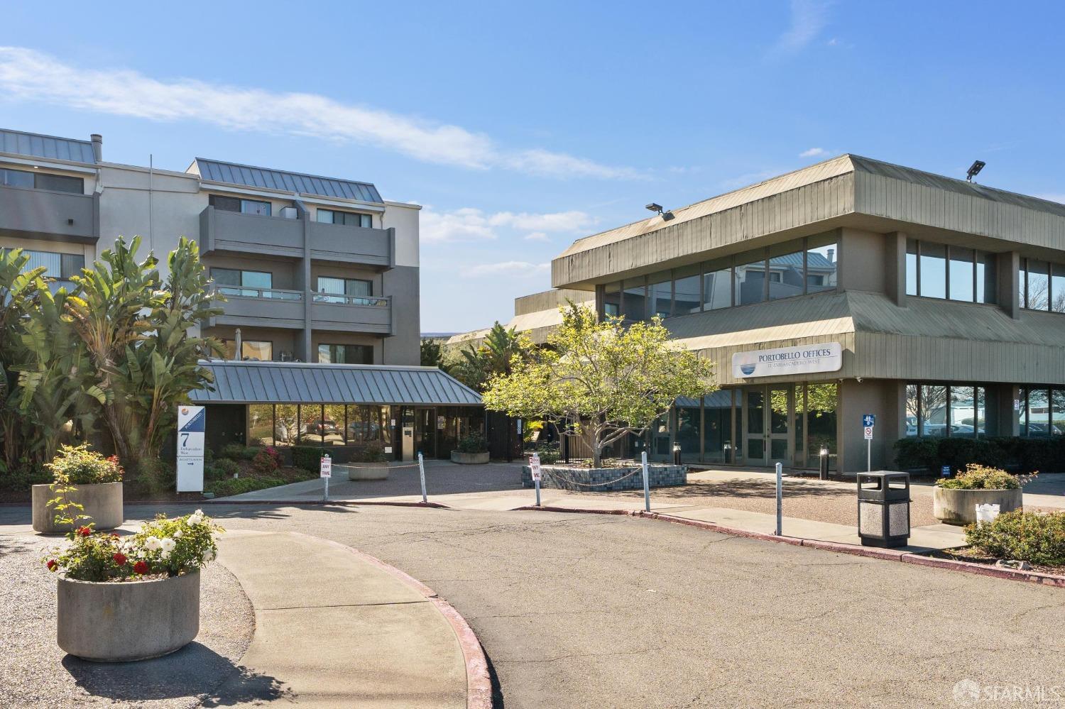 7 Embarcadero West, Unit 111 Oakland, CA 94607 - Photo 4 of 49