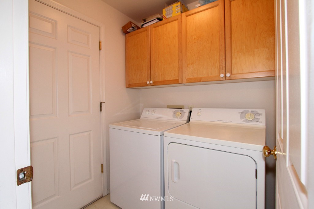4527 Northeast 6th Court Renton, WA 98059 - Photo 14 of 17 Gallery Image 14