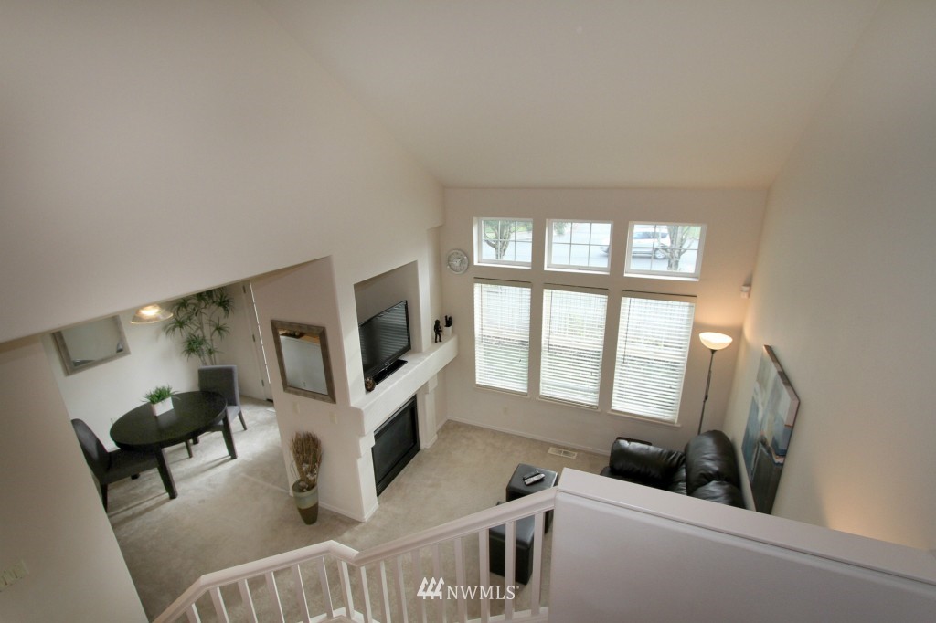 4527 Northeast 6th Court Renton, WA 98059 - Photo 8 of 17 Gallery Image 8