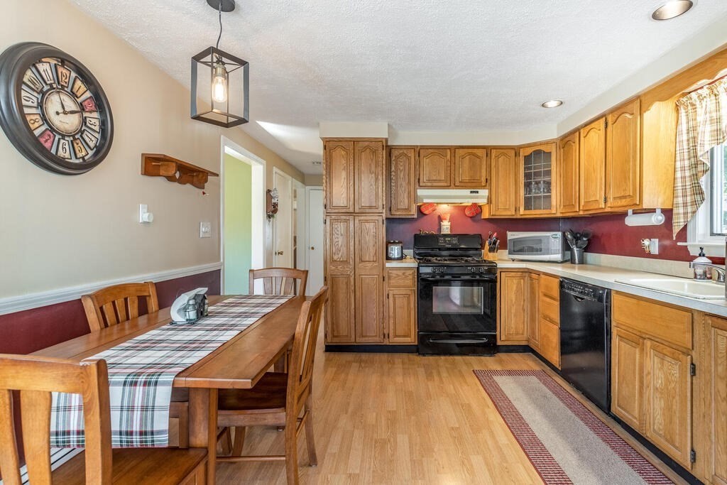 21 Community Road Billerica, MA 01821 - Photo 6 of 30