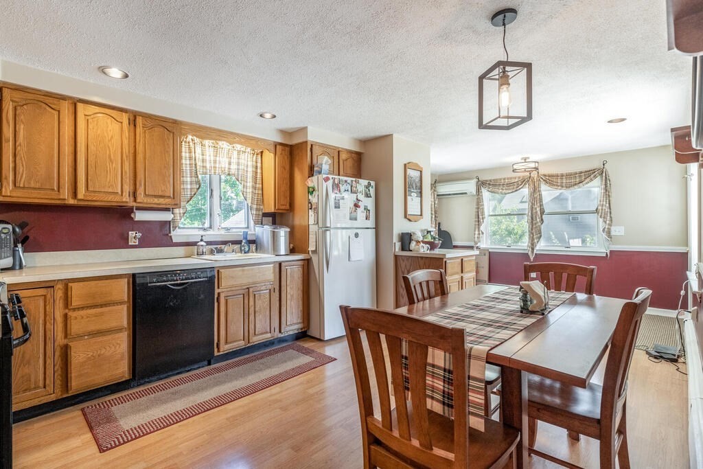 21 Community Road Billerica, MA 01821 - Photo 7 of 30