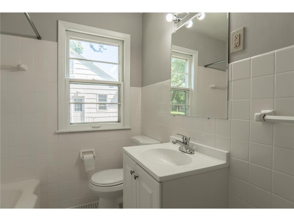 3708 Xenia Avenue North Crystal, MN 55422 - Photo 13 of 20