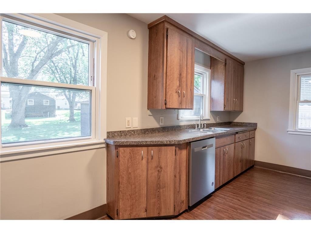 3708 Xenia Avenue North Crystal, MN 55422 - Photo 7 of 20