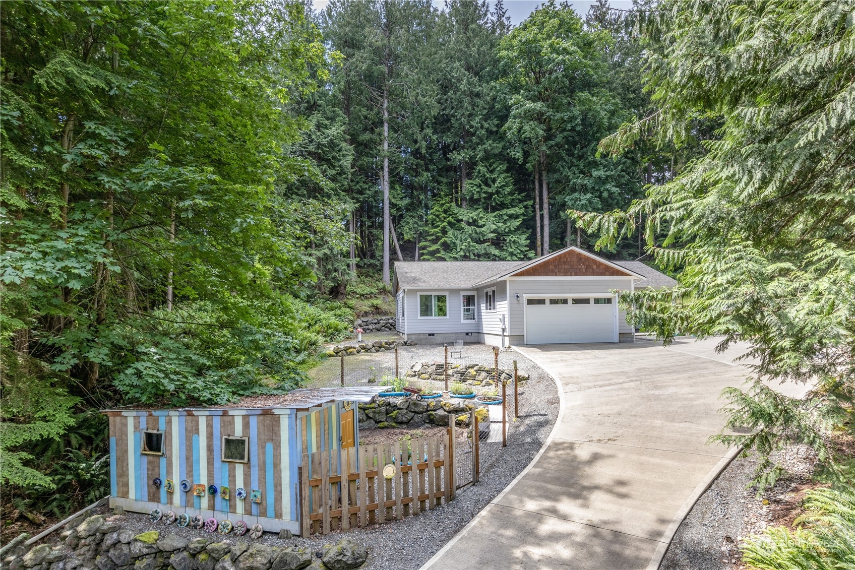 137 Windridge Road Chimacum, WA 98325 - Photo 3 of 40 a front view of a house with a garden