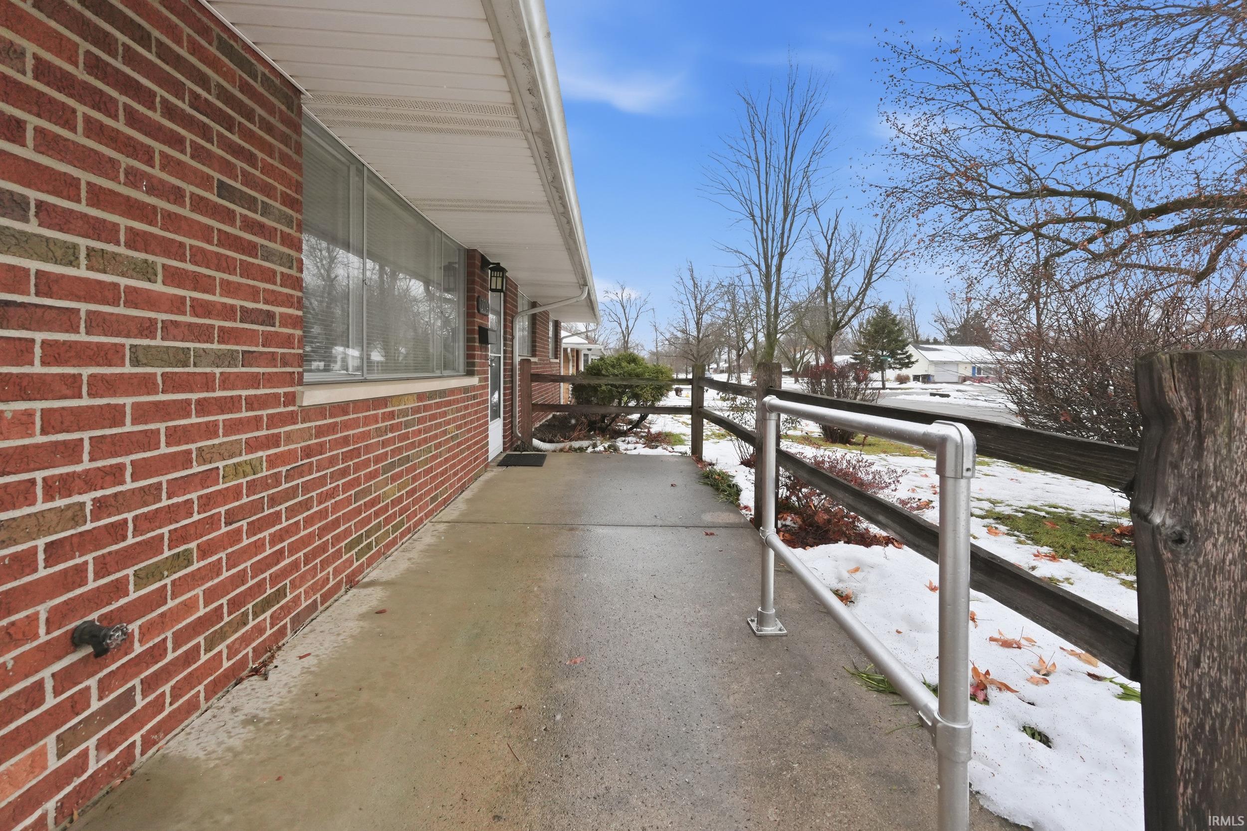 2714 Barnhart Avenue Fort Wayne, IN 46805 - Photo 4 of 36