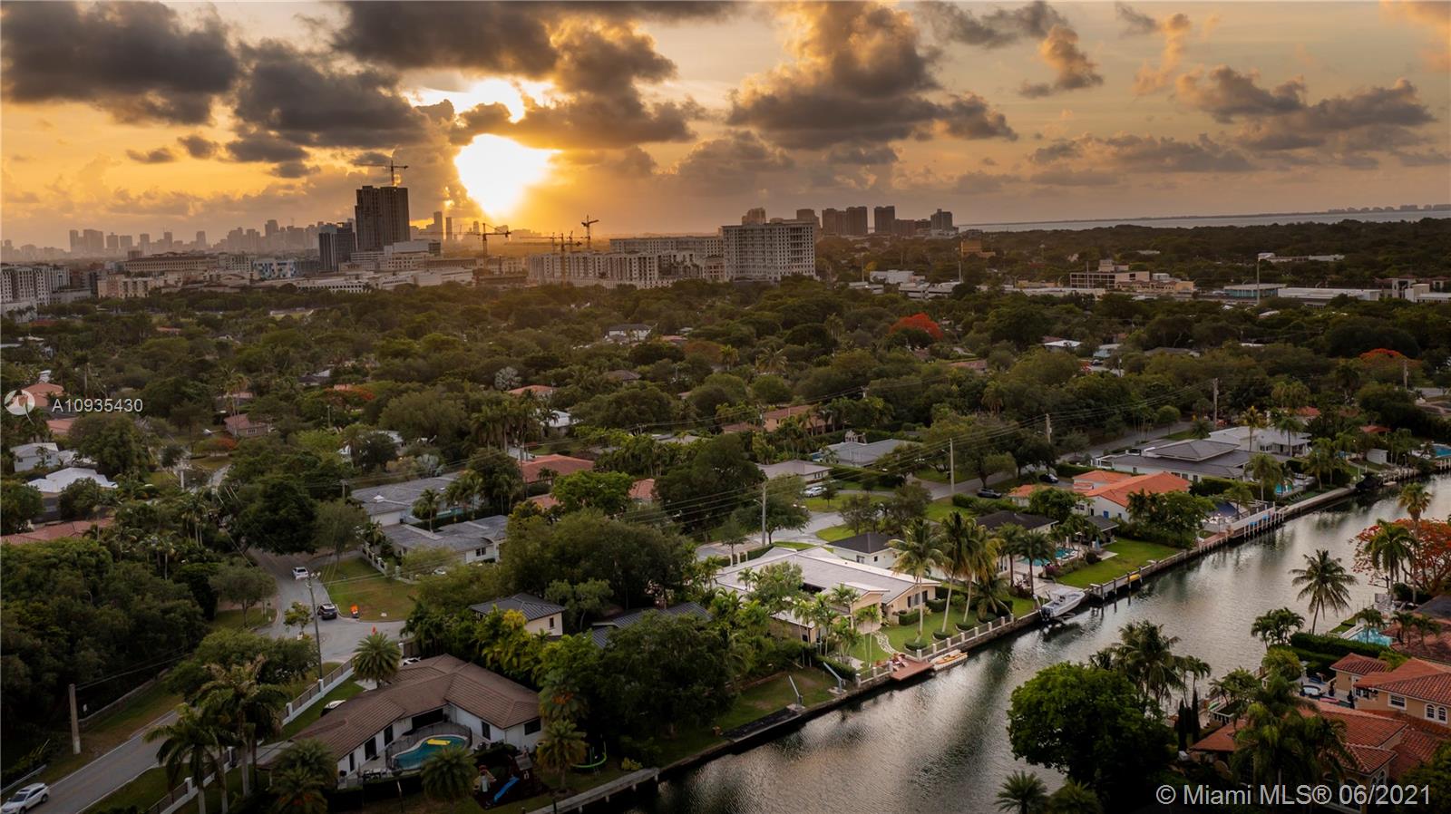 4804 Biltmore Drive Coral Gables, FL 33146 - Photo 44 of 47 an aerial view of city and lake