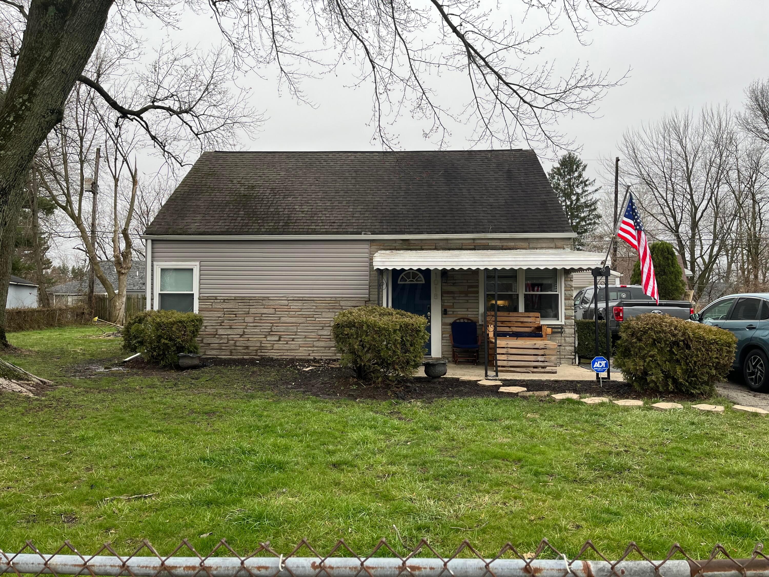 1018 Antwerp Road Whitehall, OH 43213 - Photo 2 of 23 IMG_3146