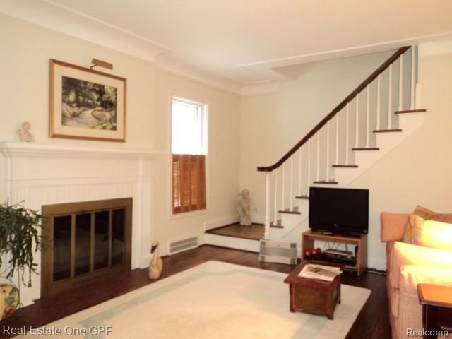 1712 Hampton Road Grosse Pointe, MI 48236 - Photo 3 of 9 3.jpg
