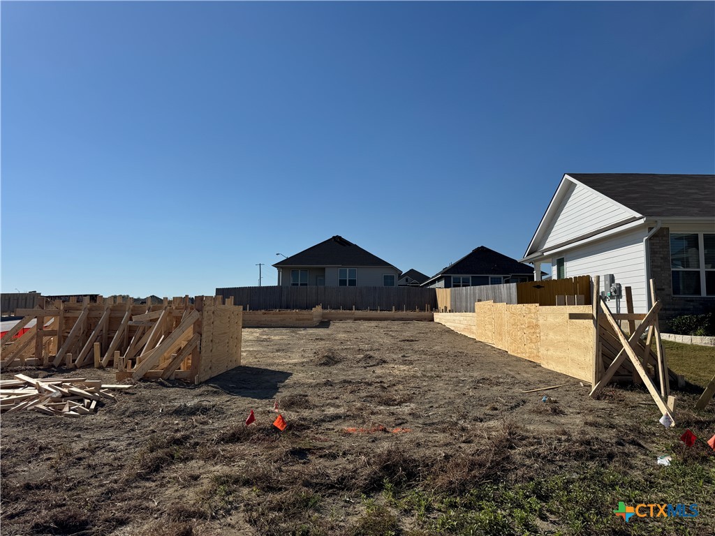 a view of a barn in the middle of a yard