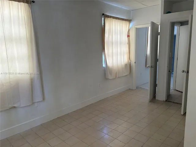 $3,950 | 927 Southwest 9th Avenue, Unit 1, Miami, FL 33130