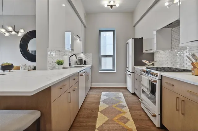 $700,000 | 4950 Central Street, Unit 206, Kansas City, MO 64112