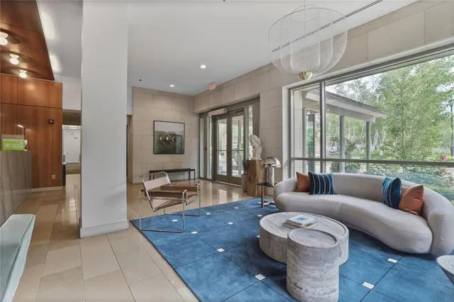 $700,000 | 4950 Central Street, Unit 206, Kansas City, MO 64112