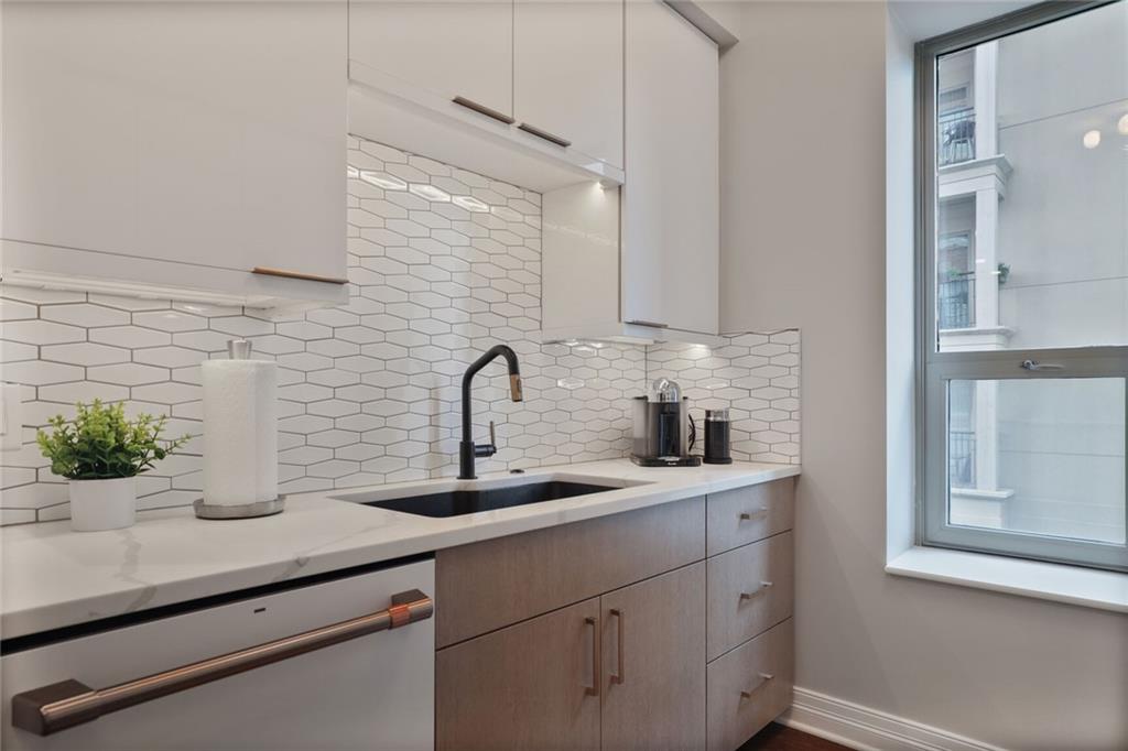 4950 Central Street, Unit 206 Kansas City, MO 64112 - Photo 4 of 27