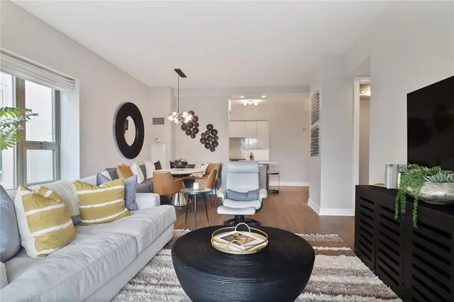 $700,000 | 4950 Central Street, Unit 206, Kansas City, MO 64112